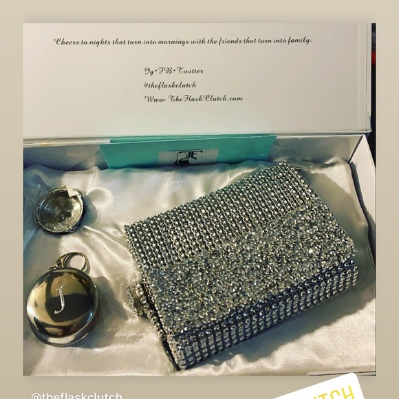 8oz Flask Clutch
